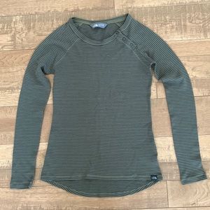 The north face dark/light green long sleeve shirt. XS/TP